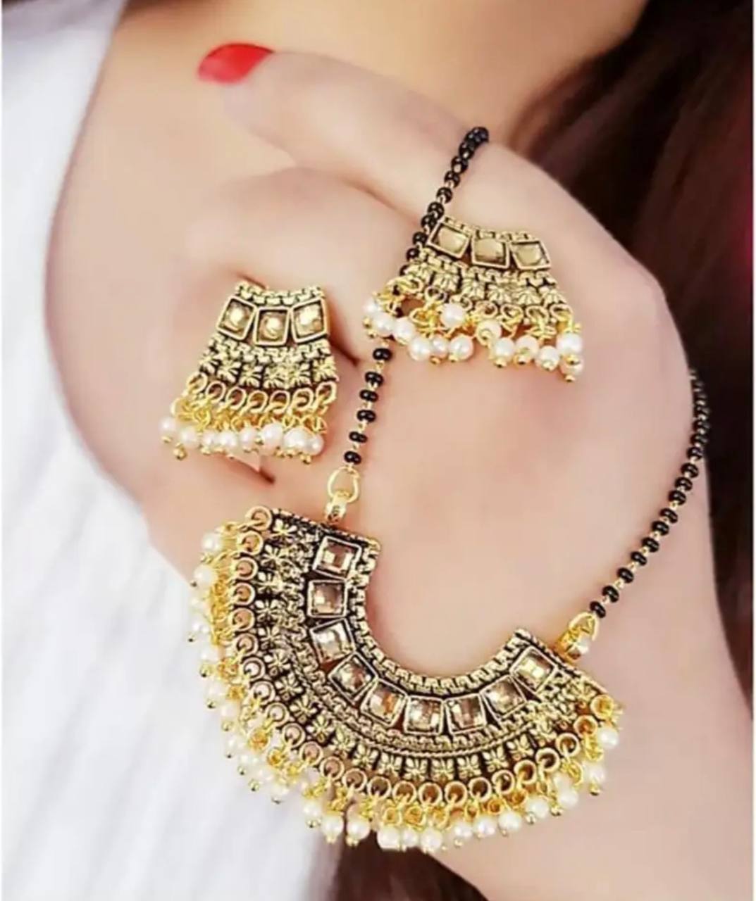 Jivaanik Antique Gold Mangalsutra Set
